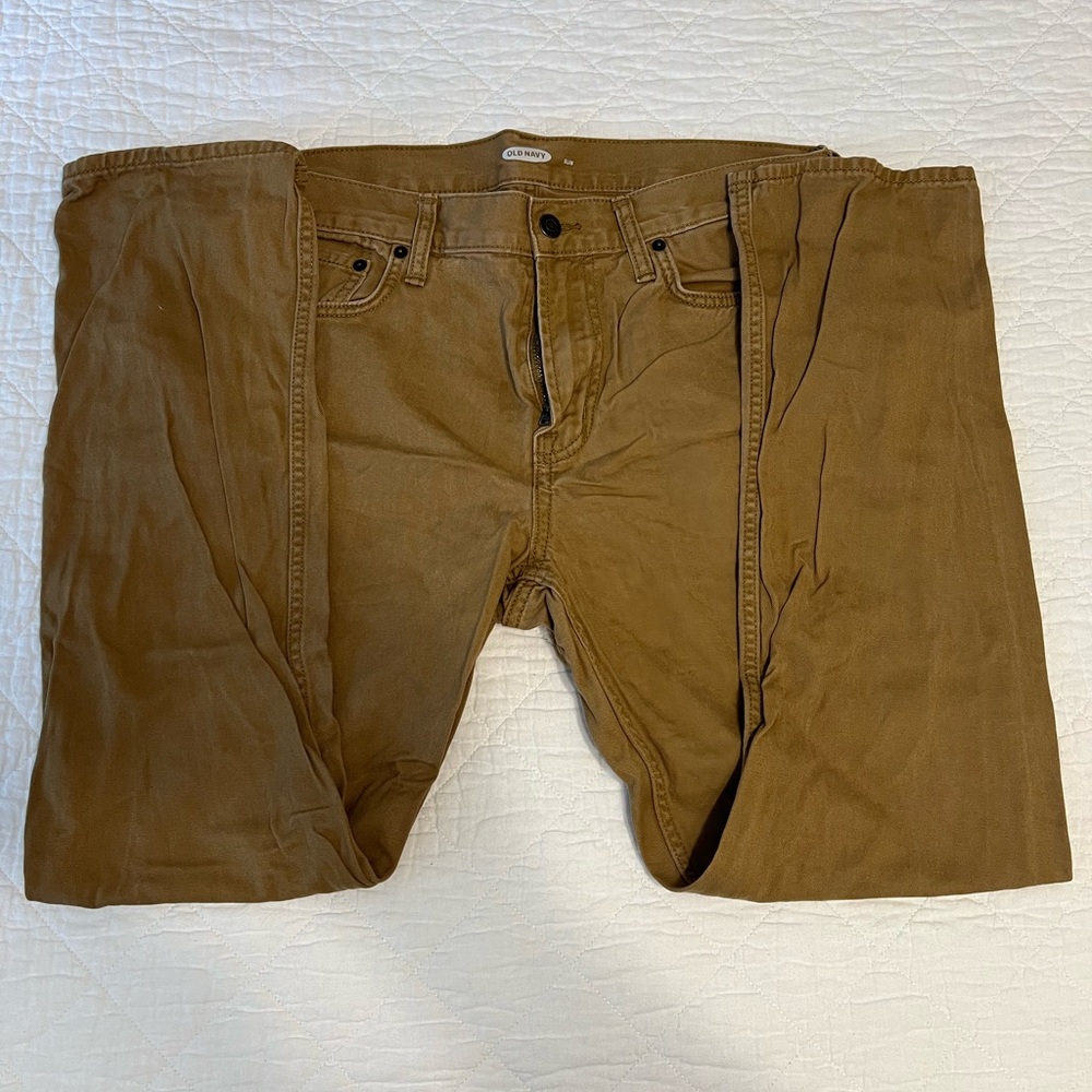 Old Navy Men’s Slim Fit Flex Khaki Pants. 33W x 30L